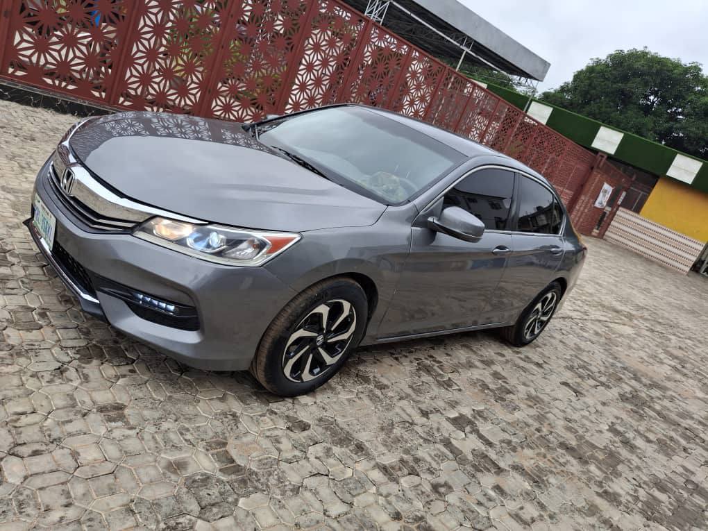 A picture of HONDA ACCORD 2017