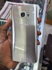 A picture of s7 edge. dual sim no crack