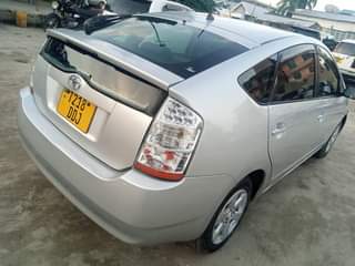 A picture of Toyota prius unawasha unaondoka Injin ndogo c 1290 Full ac