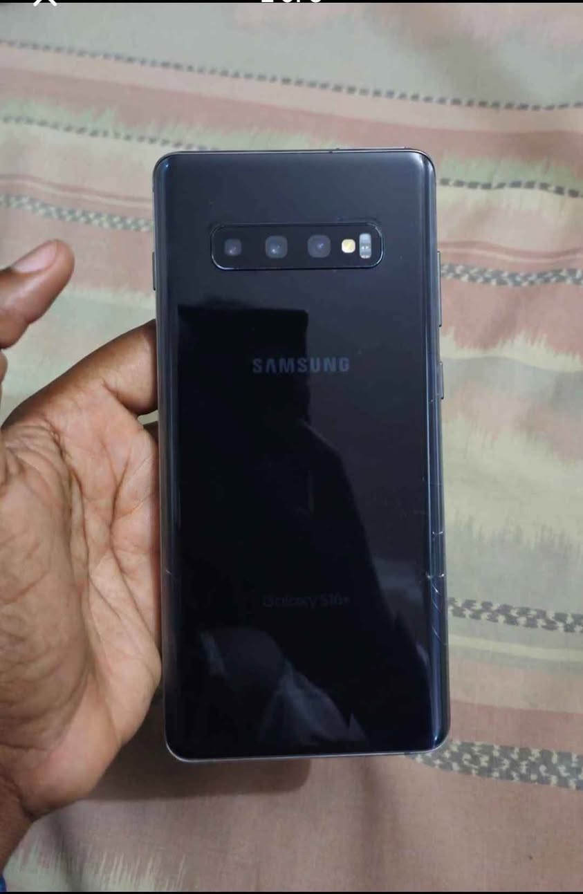 A picture of Samsung s10 plus