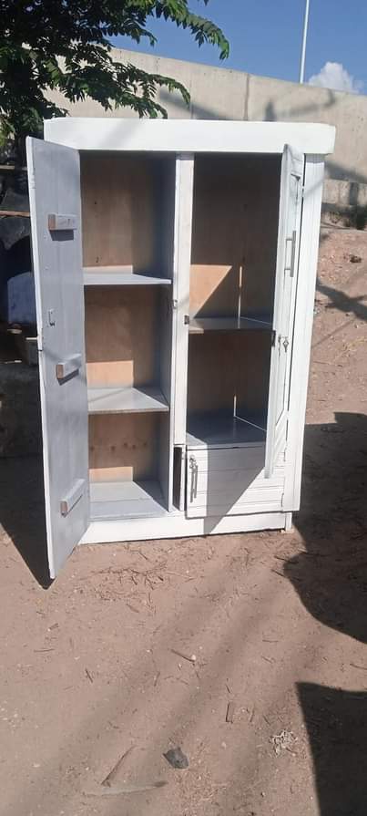 A picture of Kabati ya nguo mlango 2