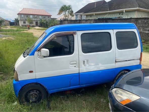 A picture of Mini bus
