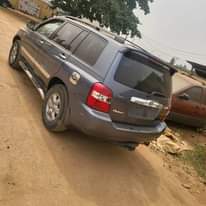 A picture of Highlander 05 3rows Engine and gear 100 working perfectly 08129642272