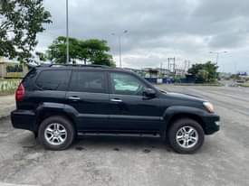 A picture of 2005 LEXUS GX470