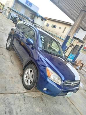 A picture of Price slashed owner needs money. Clean Reg 08 Toyota RAV4