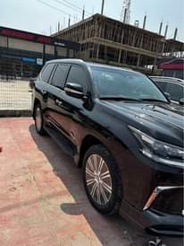 A picture of Toyota Lexus LX 570