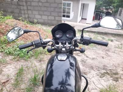 A picture of Bm x125 inauzwa