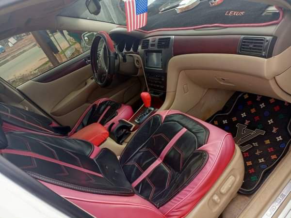 A picture of Highest grade Lexus ES 330 Everything is intact and untouched