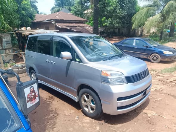A picture of Toyota Voxy executive edition