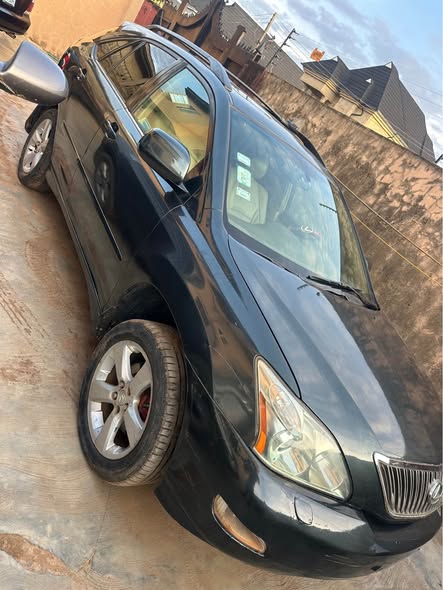 A picture of Neatly used 2005 Lexus RX330 abule Egba Lagos