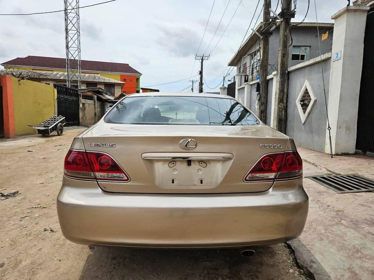 A picture of 2005 Lexus es 330