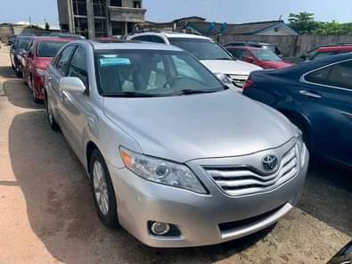 A picture of Re 2010 Toyota Camry XLE Fully Loaded Silver Available Location