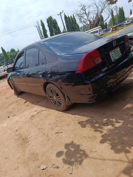 A picture of Honda civic super distres 2002 untempered engine