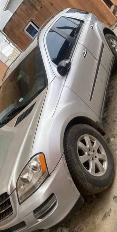 A picture of first body barely used 2007 ml 350 4Matic untouched engine