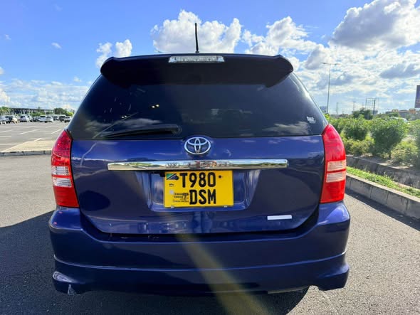 A picture of TOYOTA WISH CC1700 11 800 000 0678525744