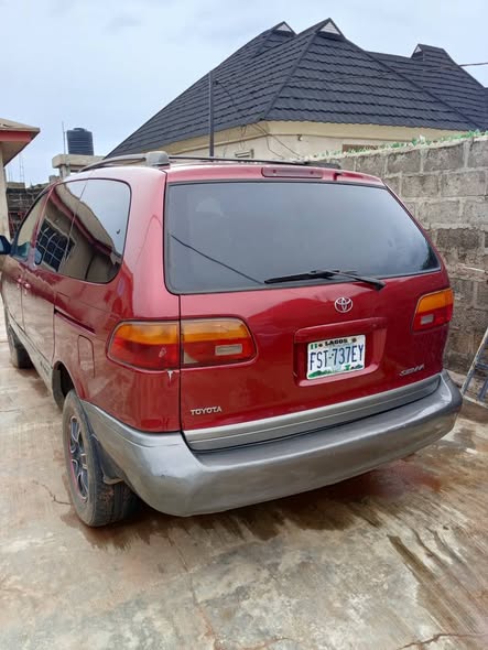 A picture of Toyota sienna