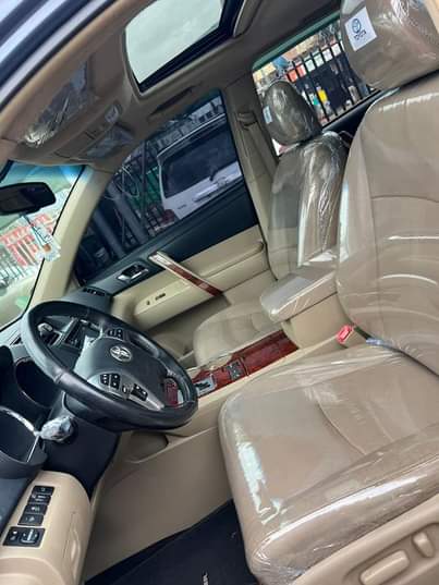 A picture of Toyota Highlander Limited 2014
