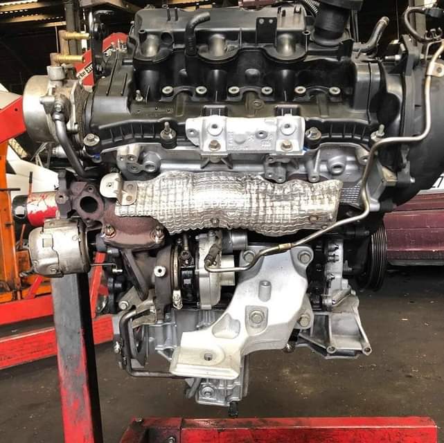 A picture of 2010 Range Rover Sport Engine.
