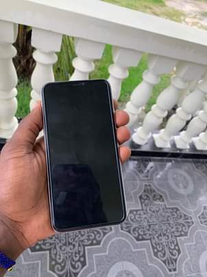 A picture of iPhone 11 Pro Max 256 GB Tsh 800K