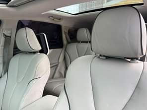A picture of Distress clean sharp 2011 Venza fullest option keyless and pano