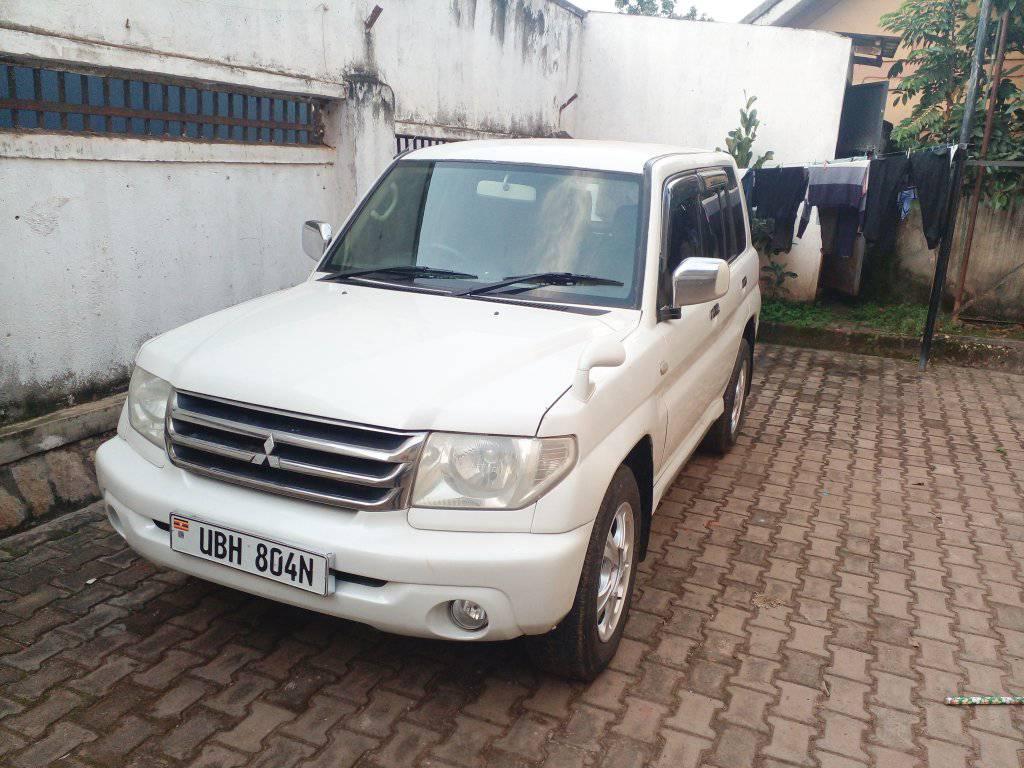 A picture of 2009 Pajero io 2009 Mitsubishi Pajero