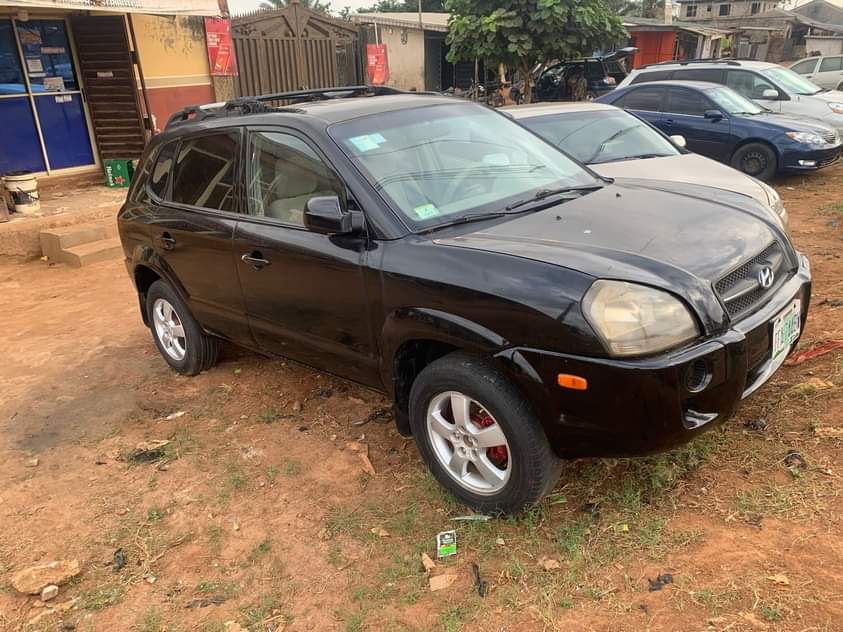 A picture of JUST IN Clean Nigerian Used Hyundai Tucson 2006 Repainted Fabric