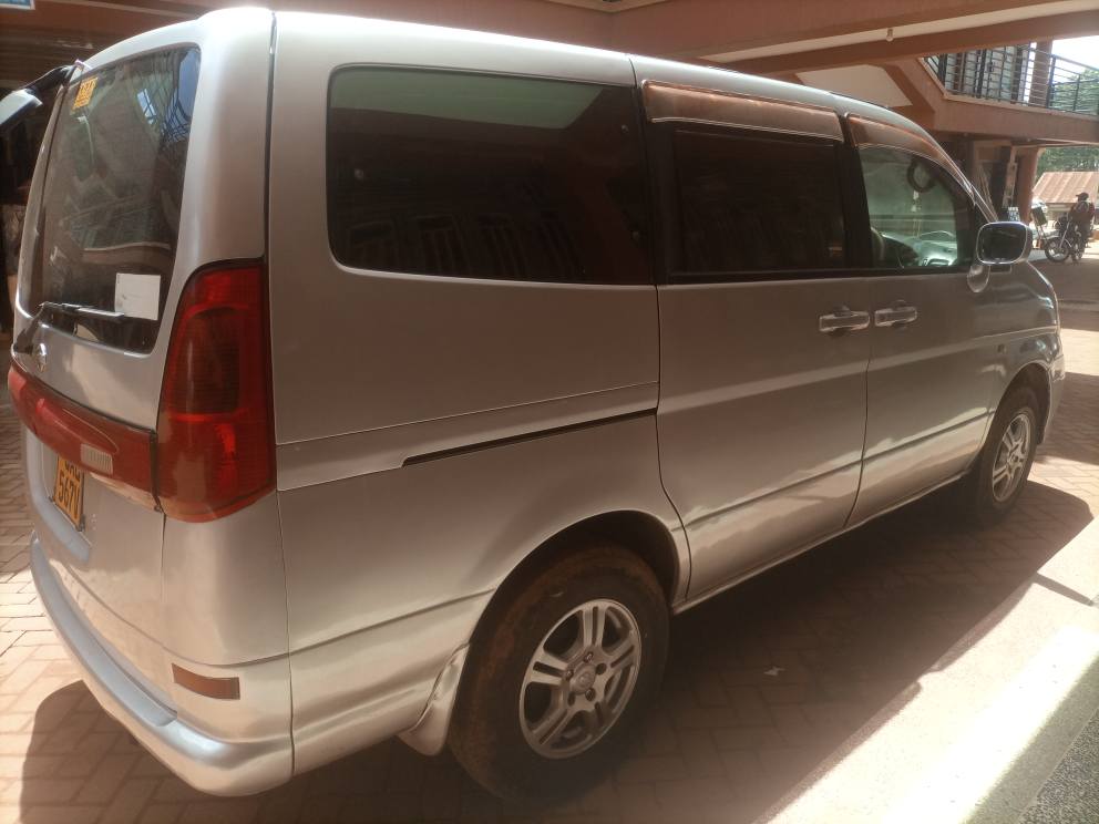 A picture of NISSAN SERENA FAMILY CAR UAL VERY GOOD ENGINE ITS A
