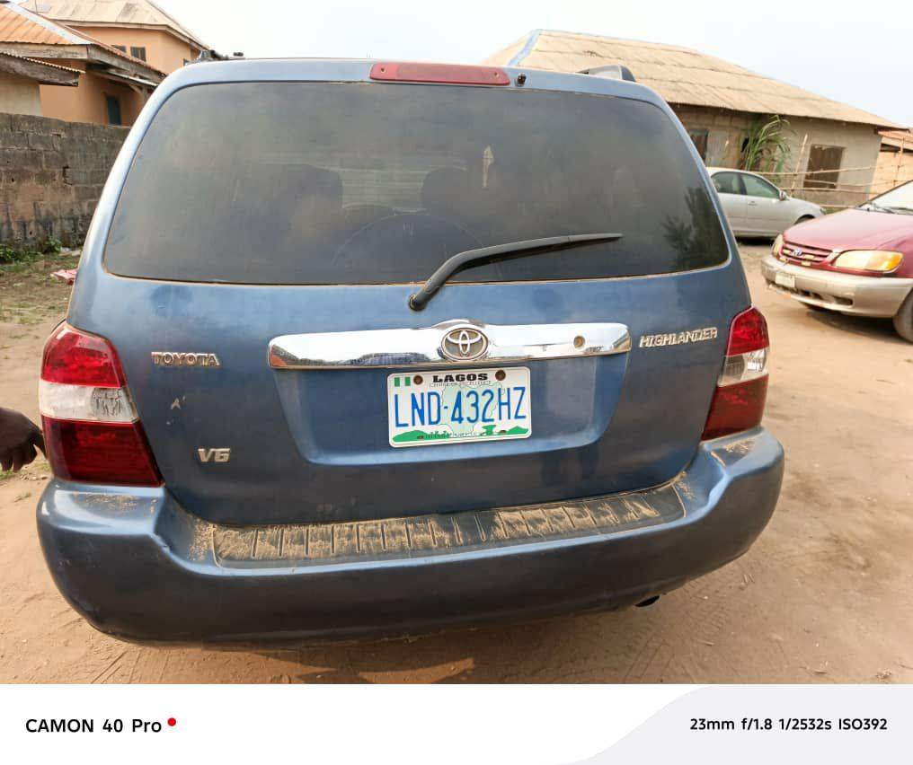 A picture of Toyota Highlander 04