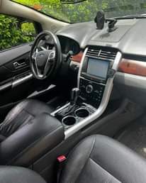 A picture of Ford Edge LE 2011