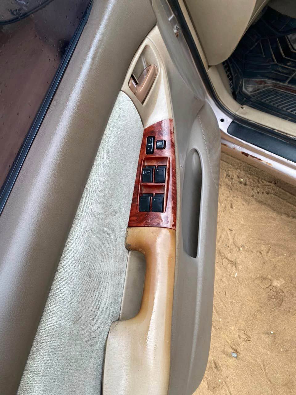 A picture of Toyota Corolla 04