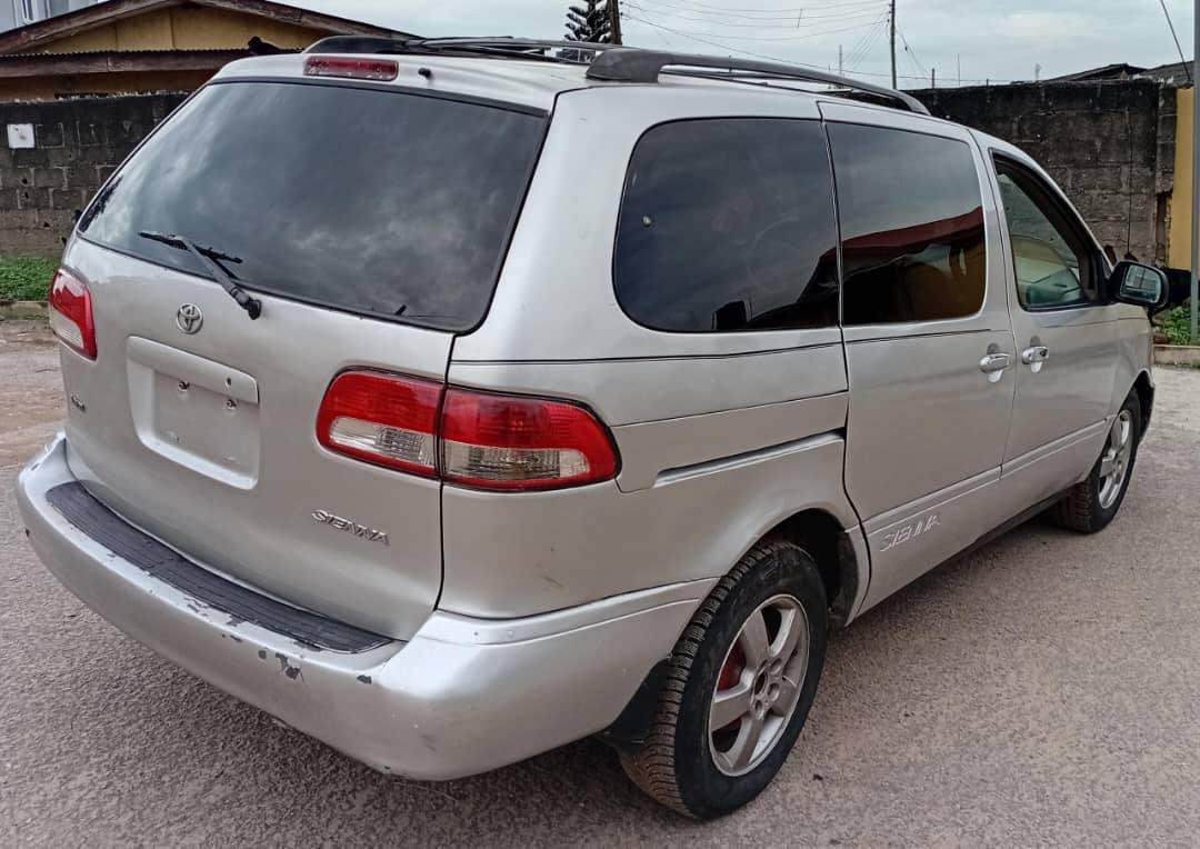 A picture of Toyota Sienna