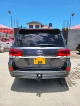 A picture of LAND CRUISER VX V8