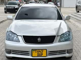 A picture of TOYOTA CROWN