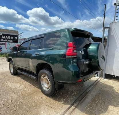 A picture of TOYOTA LAND CRUISER PRADO 150