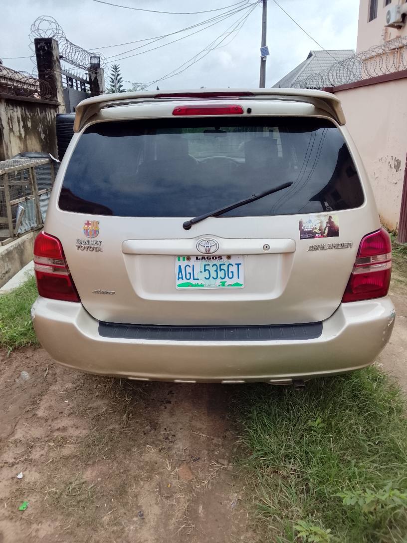 A picture of Toyota Highlander 2004 model