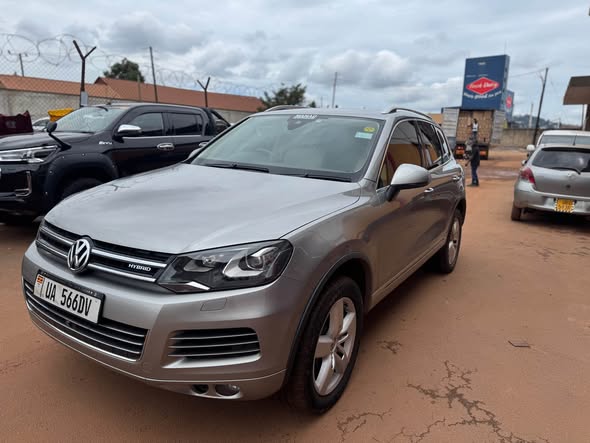 A picture of VW Toureg Hybrid 2012