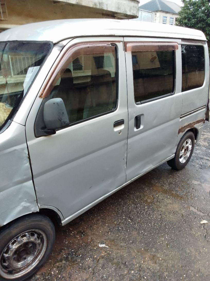 A picture of Daihatsu Hijet Mini Bus