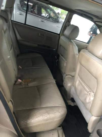 A picture of Toyota Highlander first body 2005 model Work only legs V6