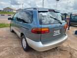 A picture of Toyota sienna 2000 model