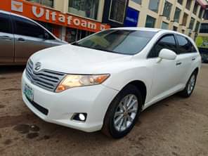 A picture of WHITE ANGEL Belgium Standard 2010 Toyota Venza basic options First