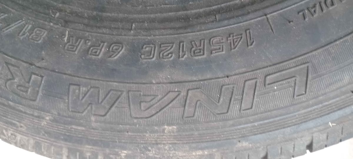 A picture of 12 Tokunbo tyres for sale