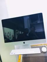 A picture of I MAC CORE I7 INCH 27