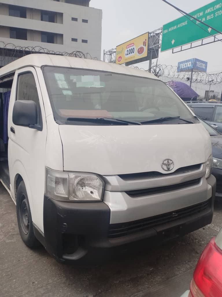 A picture of Bus Toyota Hiace available