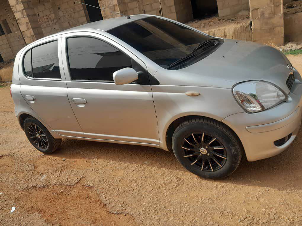 A picture of Yaris 2004 Normal Hand