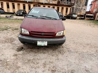 A picture of Toyota sienna