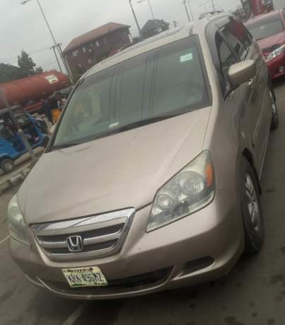 A picture of Honda Odyssey 2007 Model Colour Gold Condition No pin missing