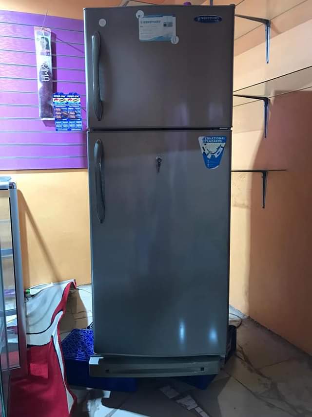 A picture of Friji kubwa lita 400 kampuni Westpoint bado jipya