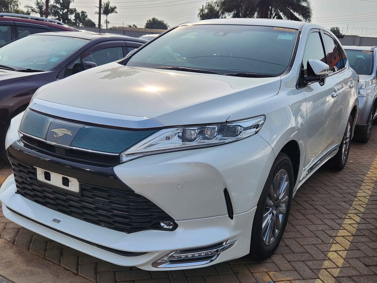 A picture of Toyota Harrier 2018 model