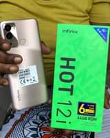 A picture of Infinix hot 12i zipo full box na chaji
