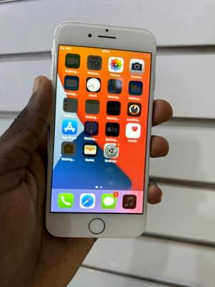 A picture of iPhone 7 32gb fingerprint working clean like new call or